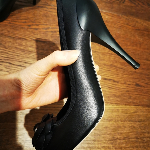 Chanel Camellia Pumps - Picture 6 of 10